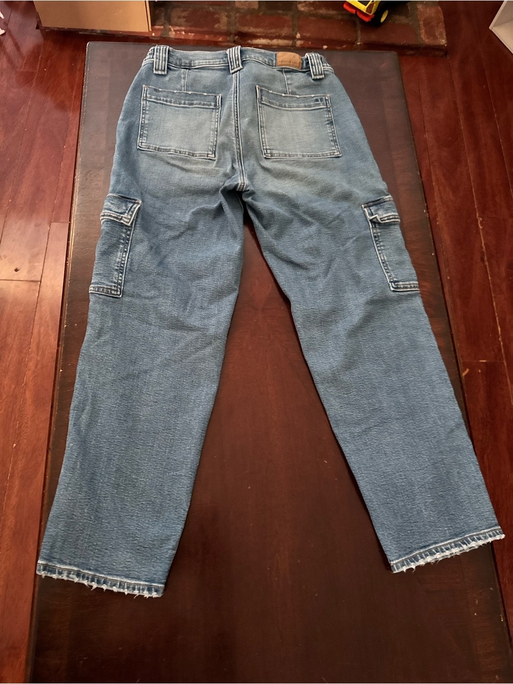 American Eagle Outfitters Men's Light Blue Relaxed Cargo Jeans - Picture 5 of 7